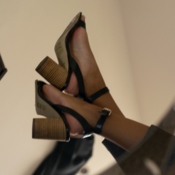 Black Strappy wood block heels - Picture 2 of 3
